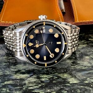 Evant Tropic Diver Watch. 39mm Case. Black bezel. Black dial